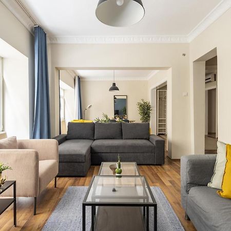 Appartamento Modern Flat Near Popular Attractions In Beyoglu Provincia di Provincia di Istanbul Esterno foto