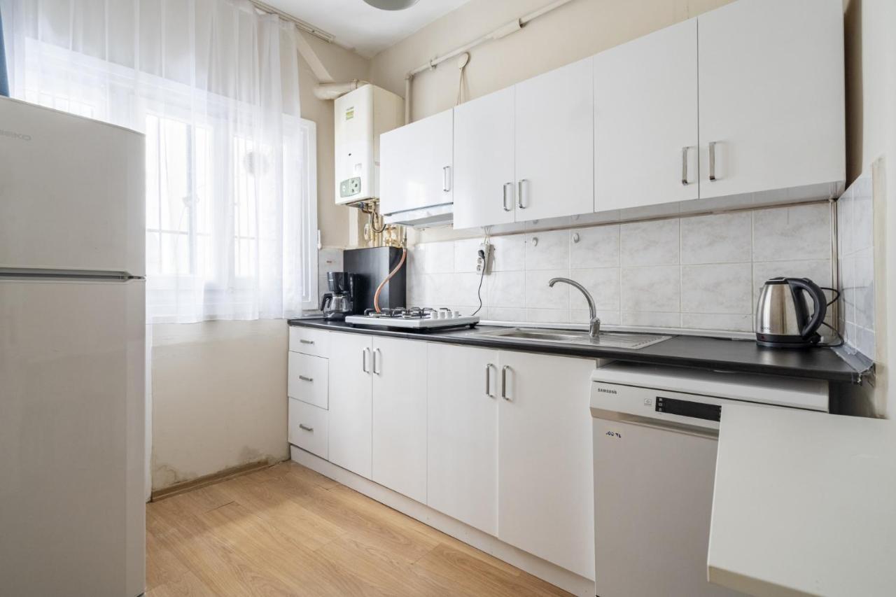 Appartamento Modern Flat Near Popular Attractions In Beyoglu Provincia di Provincia di Istanbul Esterno foto