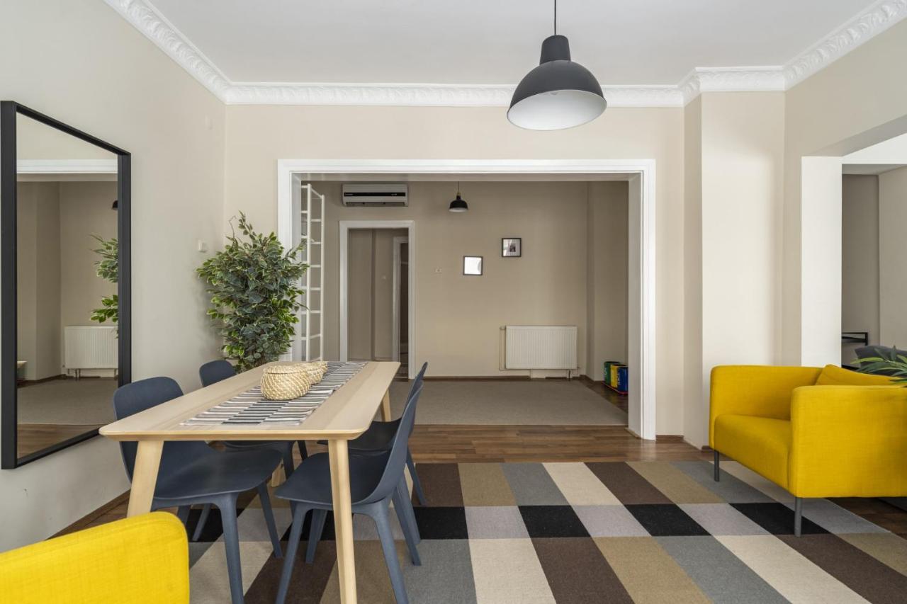 Appartamento Modern Flat Near Popular Attractions In Beyoglu Provincia di Provincia di Istanbul Esterno foto