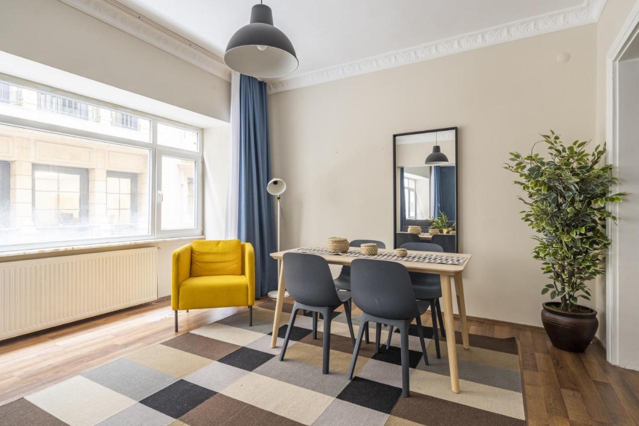 Appartamento Modern Flat Near Popular Attractions In Beyoglu Provincia di Provincia di Istanbul Esterno foto
