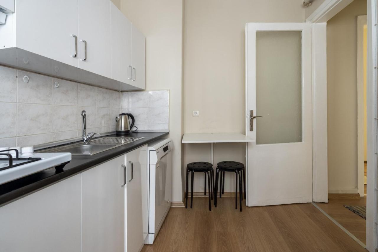 Appartamento Modern Flat Near Popular Attractions In Beyoglu Provincia di Provincia di Istanbul Esterno foto